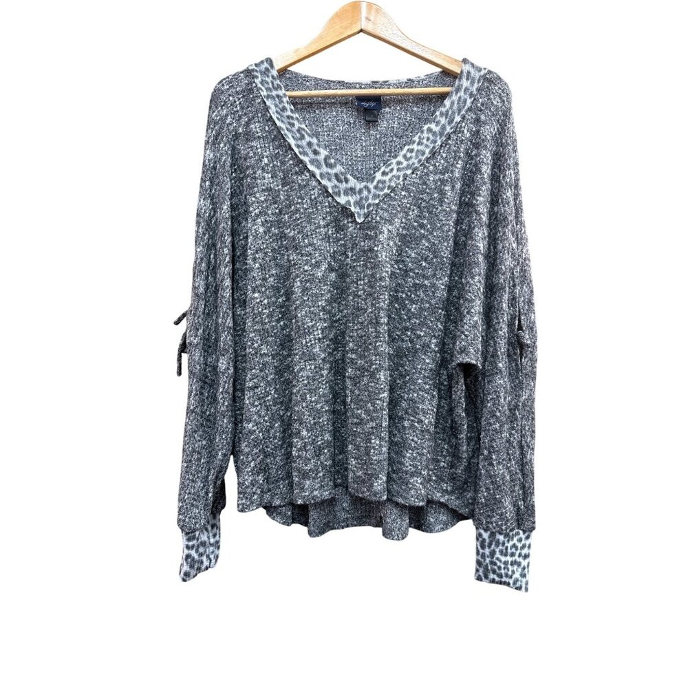 BKE Daytrip Womens Gray Knit V-Neck Sweater With Leopard Trim Size M